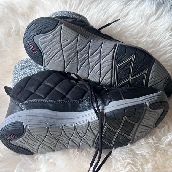 Ryka
WOMEN'S RYKA AURORA CASUAL SHOES Size US11 $120 - Picture 12 of 13
